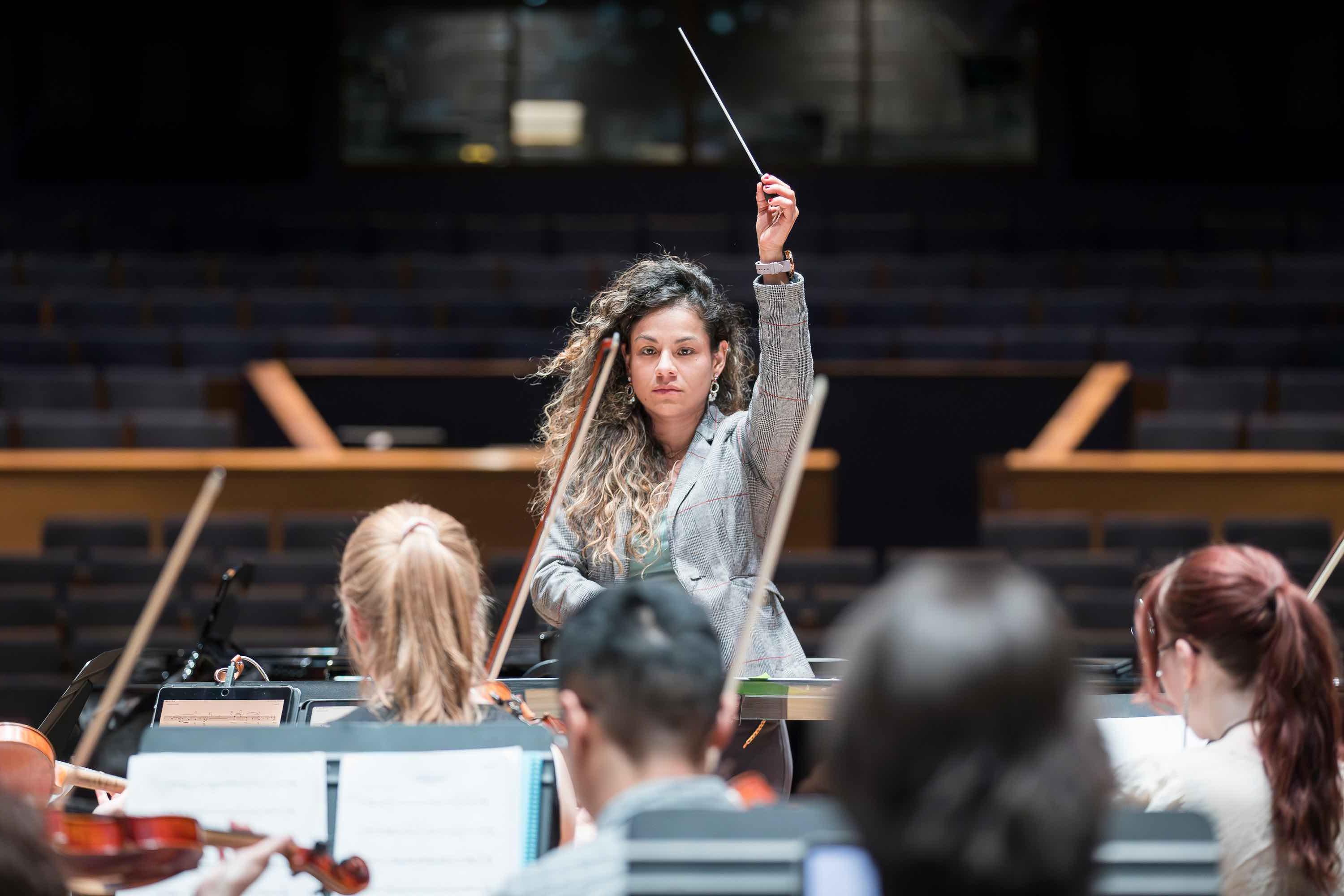 Jolie González Masmela conducting UNC orchestra